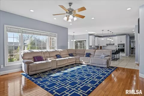 Living - 2505 Centennial Dr, Springfield, IL 62711 photo 3 of 3