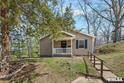 324 W Harris St, Petersburg, IL 62675