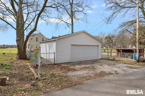 Exterior - 958 N 2nd St, Springfield, IL 62702 photo 4 of 4