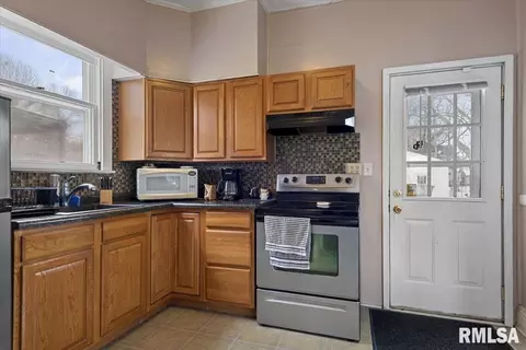 Kitchen - 958 N 2nd St, Springfield, IL 62702 photo 1 of 2