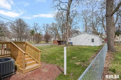 Exterior - 958 N 2nd St, Springfield, IL 62702 photo 1 of 4