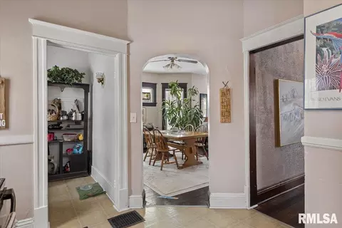 Entry Way - 958 N 2nd St, Springfield, IL 62702 photo 3 of 3