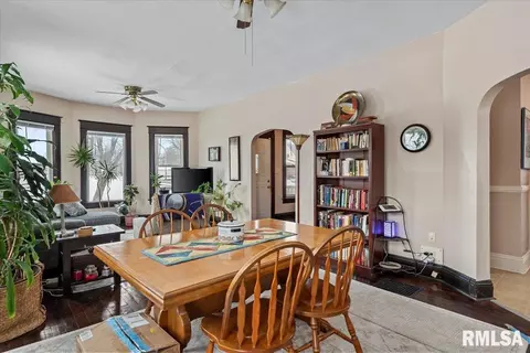 Dining - 958 N 2nd St, Springfield, IL 62702 photo 2 of 2
