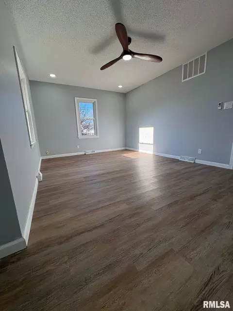 Living - 3100 S 5th St, Springfield, IL 62703 photo 2 of 2