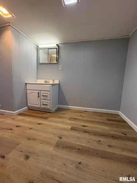 Bath - 3100 S 5th St, Springfield, IL 62703 photo 3 of 4