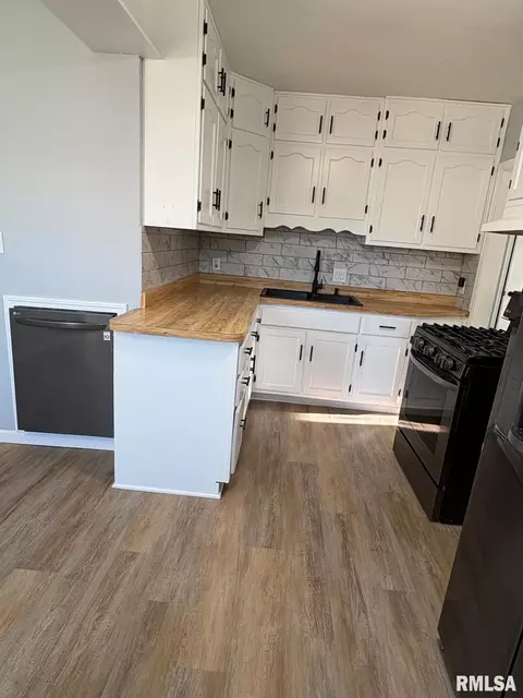 Kitchen - 3100 S 5th St, Springfield, IL 62703 photo 1 of 3