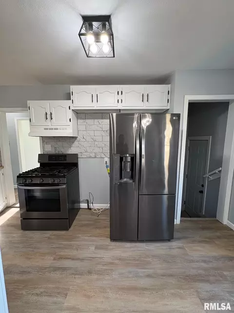 Kitchen - 3100 S 5th St, Springfield, IL 62703 photo 3 of 3