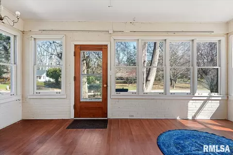 Exterior - 2817 S Park Ave, Springfield, IL 62704 photo 4 of 10