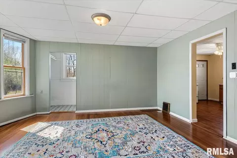 Living - 2817 S Park Ave, Springfield, IL 62704 photo 5 of 7