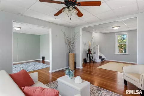 Living - 2817 S Park Ave, Springfield, IL 62704 photo 3 of 7