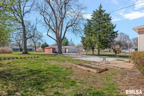 Exterior - 2817 S Park Ave, Springfield, IL 62704 photo 6 of 10