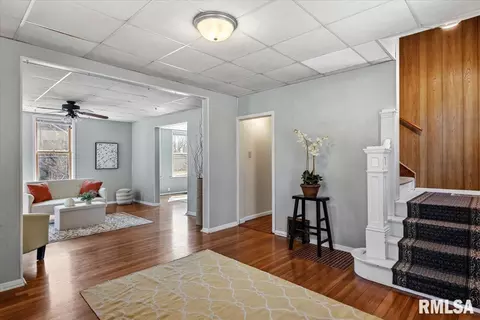 Entry Way - 2817 S Park Ave, Springfield, IL 62704 photo 1 of 3