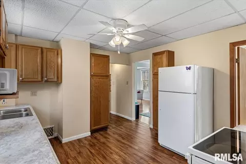 Entry Way - 2817 S Park Ave, Springfield, IL 62704 photo 2 of 3