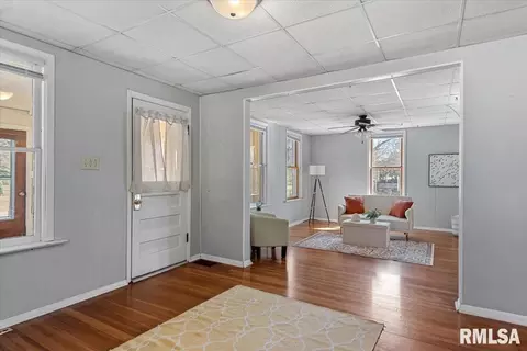 Living - 2817 S Park Ave, Springfield, IL 62704 photo 1 of 7
