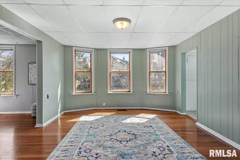 Living - 2817 S Park Ave, Springfield, IL 62704 photo 6 of 7