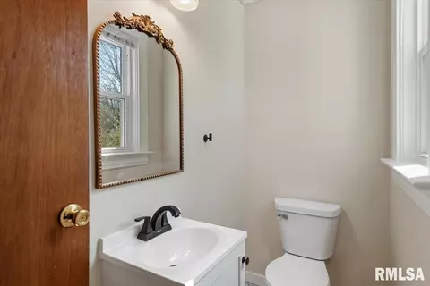 Bath - 2817 S Park Ave, Springfield, IL 62704 photo 1 of 2