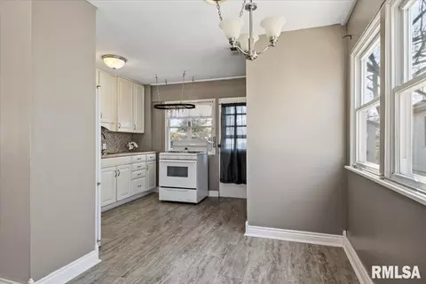 Entry Way - 2352 E Keys Ave, Springfield, IL 62702 photo 1 of 1