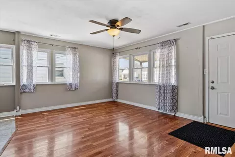 Living - 2352 E Keys Ave, Springfield, IL 62702 photo 2 of 3