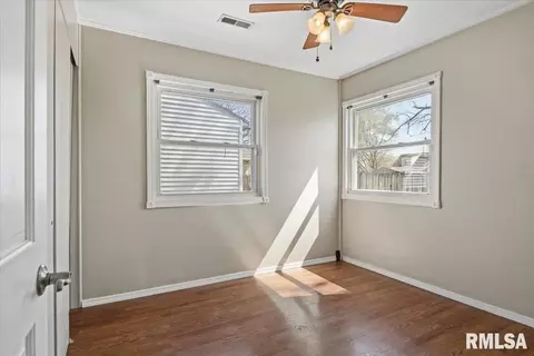 Bedroom - 2352 E Keys Ave, Springfield, IL 62702 photo 4 of 6