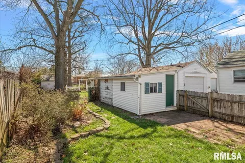 Exterior - 2352 E Keys Ave, Springfield, IL 62702 photo 4 of 6