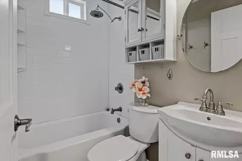 Bath - 2352 E Keys Ave, Springfield, IL 62702 photo 1 of 1
