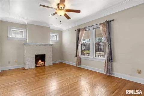 Living - 2340 S 7th St, Springfield, IL 62703 photo 2 of 5
