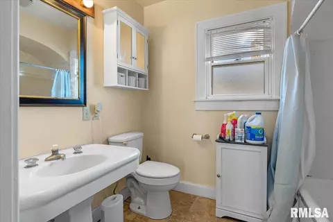 Bath - 2340 S 7th St, Springfield, IL 62703 photo 1 of 2
