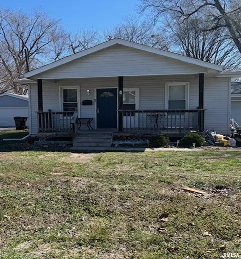 411 S 5th St, Auburn, IL 62615