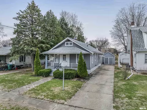 1742 Baird Ave, Galesburg, IL 61401