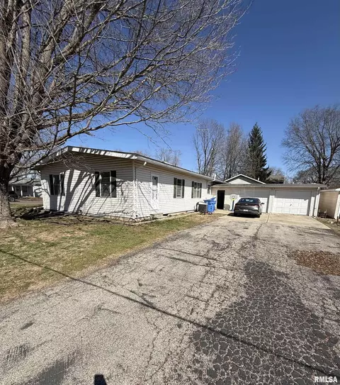 550 W Lincoln Ave, Petersburg, IL 62675