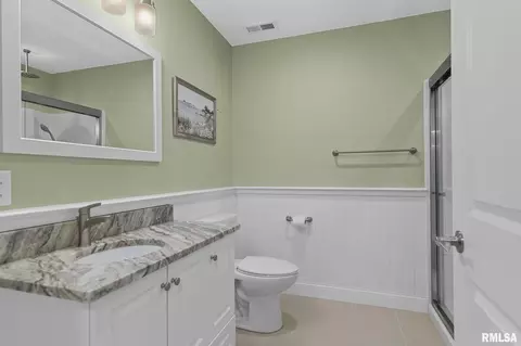 Bath - 10 The Elms Ln, Springfield, IL 62712 photo 5 of 5