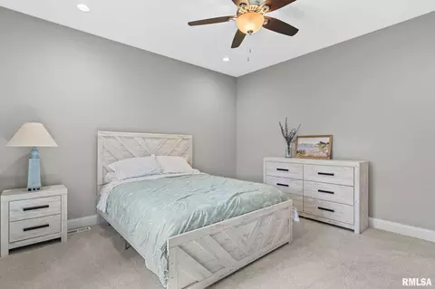 Bedroom - 10 The Elms Ln, Springfield, IL 62712 photo 5 of 11