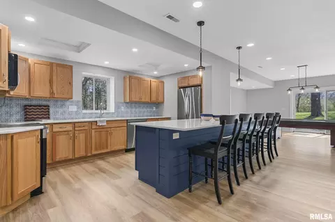 Kitchen - 10 The Elms Ln, Springfield, IL 62712 photo 7 of 9