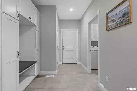 Entry Way - 10 The Elms Ln, Springfield, IL 62712 photo 5 of 7