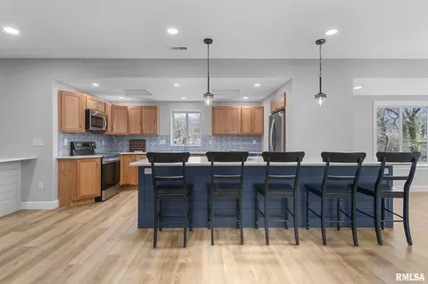 Kitchen - 10 The Elms Ln, Springfield, IL 62712 photo 6 of 9