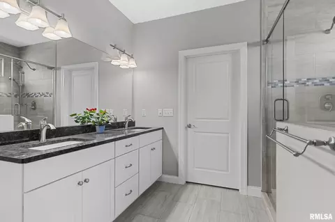 Bath - 10 The Elms Ln, Springfield, IL 62712 photo 1 of 5