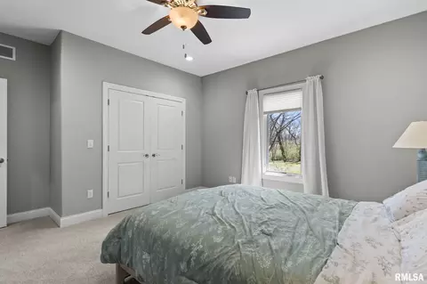 Bedroom - 10 The Elms Ln, Springfield, IL 62712 photo 6 of 11