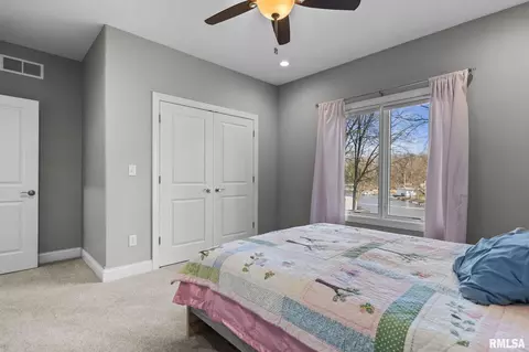 Bedroom - 10 The Elms Ln, Springfield, IL 62712 photo 9 of 11