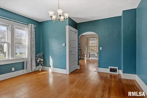 Entry Way - 2830 S State St, Springfield, IL 62704 photo 2 of 4