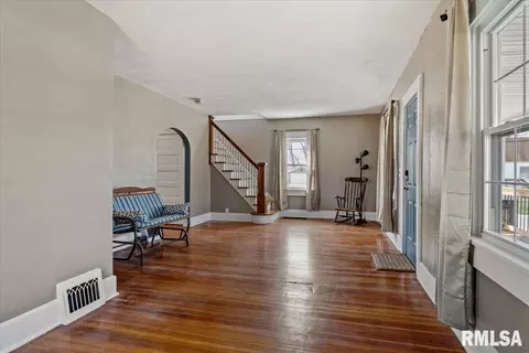 Living - 2830 S State St, Springfield, IL 62704 photo 1 of 2