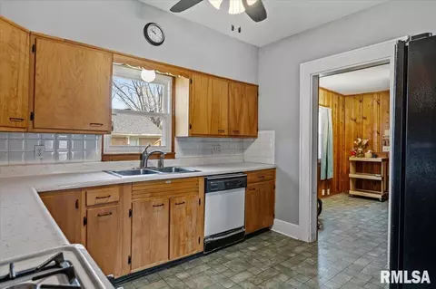 Kitchen - 2830 S State St, Springfield, IL 62704 photo 2 of 3