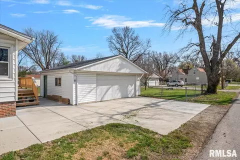 Exterior - 2830 S State St, Springfield, IL 62704 photo 3 of 6