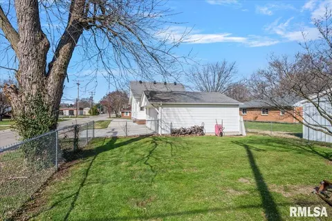 Exterior - 2830 S State St, Springfield, IL 62704 photo 5 of 6