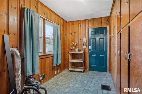 Entry Way - 2830 S State St, Springfield, IL 62704 photo 4 of 4