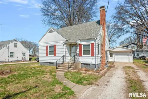 359 E Tremont St, Waverly, IL 62692