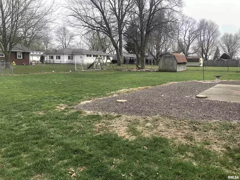 Exterior - 5306 S 2nd St, Springfield, IL 62703 photo 5 of 7