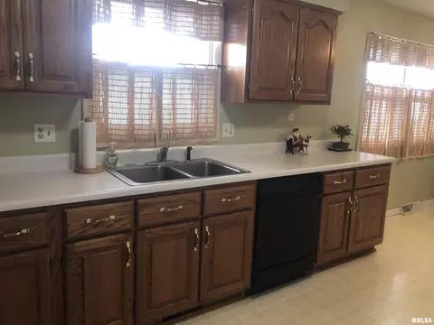 Kitchen - 5306 S 2nd St, Springfield, IL 62703 photo 2 of 2