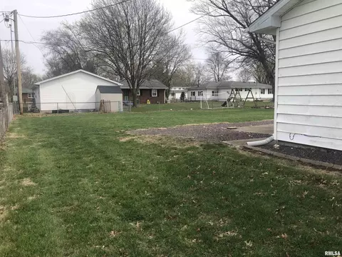 Exterior - 5306 S 2nd St, Springfield, IL 62703 photo 4 of 7