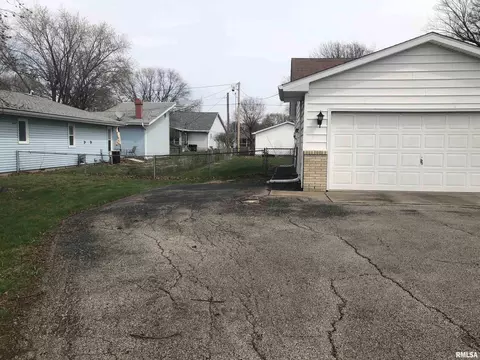 Exterior - 5306 S 2nd St, Springfield, IL 62703 photo 1 of 7