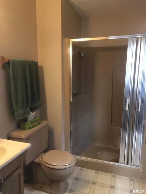 Bath - 5306 S 2nd St, Springfield, IL 62703 photo 1 of 1